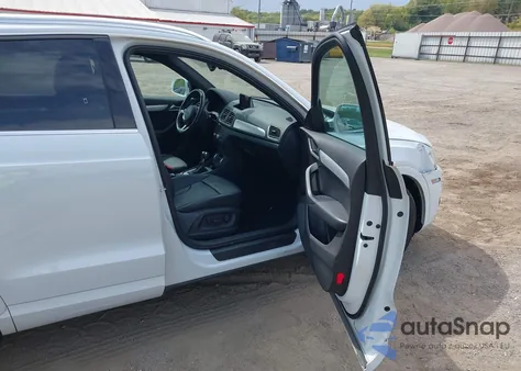 2015 Audi Q3 2.0T Premium Plus z USA, uszkodzony, nr VIN WA1EFCFSXFR011410